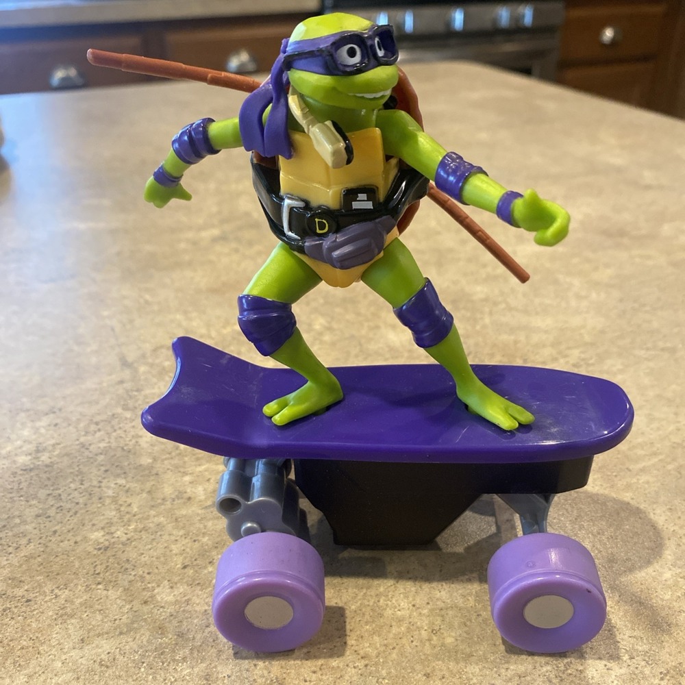 Teenage Mutant Ninja Turtle On Skateboard Leonardo - NO Remote/charger